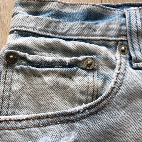 Abercrombie & Fitch Distressed Jean Shorts Women’s Size 26 x 2 - Picture 8 of 11